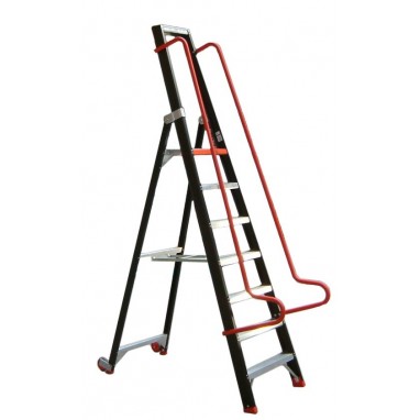 Echelle sur roulettes et rambardes